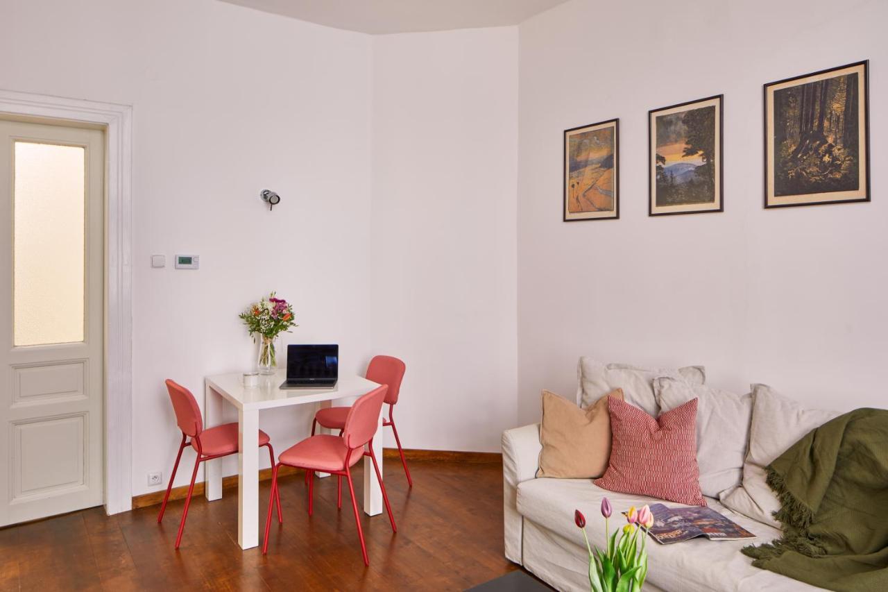 Supercosy Apartment At Zizkov Prague Exterior photo